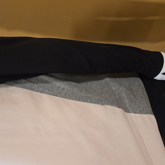 Women's Cream and Black Lace Yoke Long Sleeve Top - Picture 4 of 4